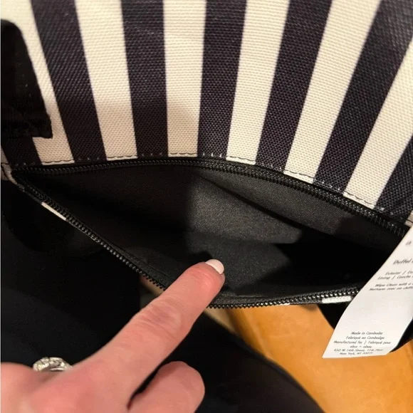 Alice + Olivia Stacey Bendet Black and White Striped Duffle Tote Bag NWT - Picture 10 of 10